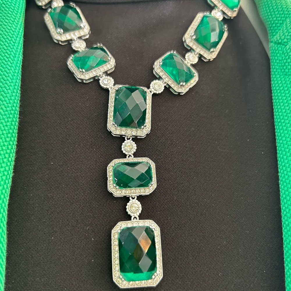 Elegant Green and Silver Necklace